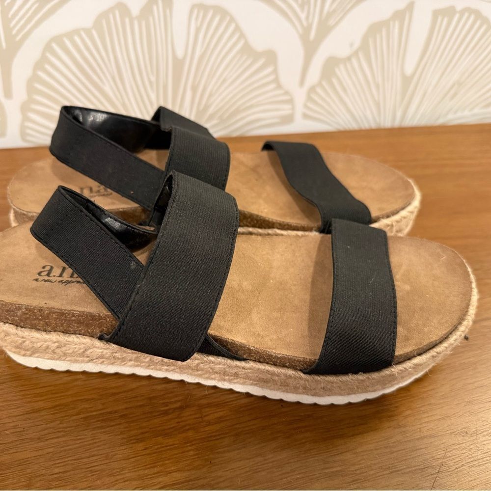 Chic Black and Tan platform Sandals size 8, hemp bottoms - Picture 3 of 6